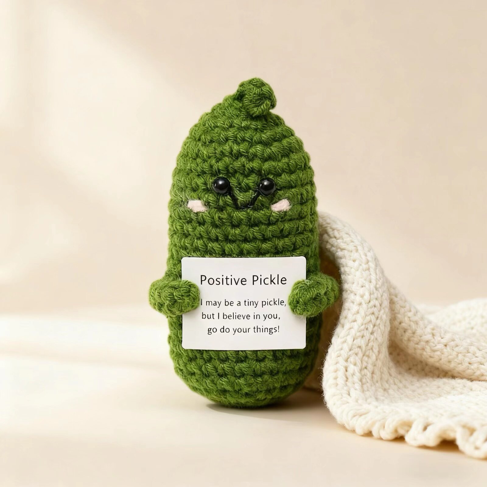 Home Textiles Trends - Mini poupée tricotée à la main
